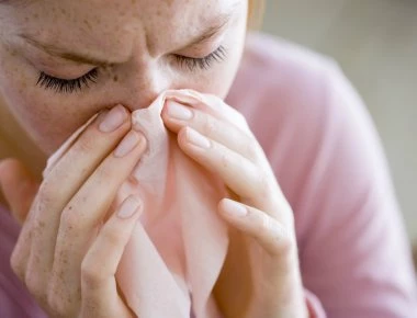 Μηνιγγίτιδα: Αυτά είναι τα συμπτώματα για μικρούς και μεγάλους